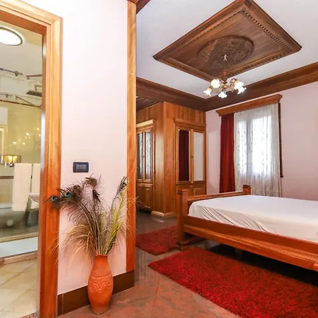 Brilant Antik Center 4*