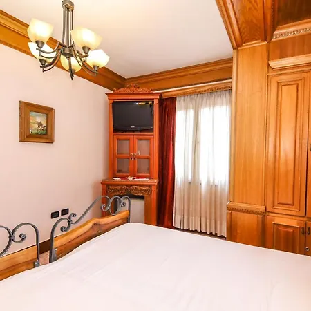 Hotel Brilant Antik Center