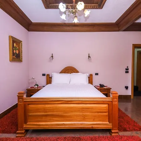 Hotel Brilant Antik Center 4*