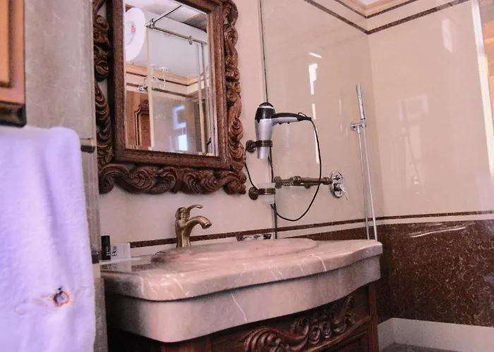 Brilant Antik Center Szálloda 4*