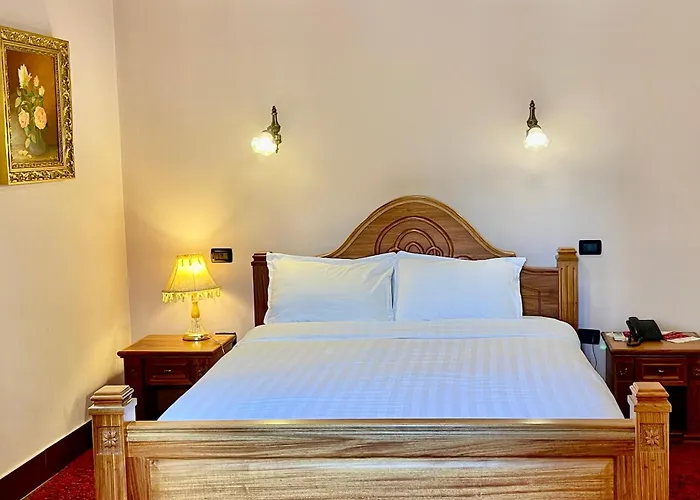 Brilant Antik Center Szálloda 4*