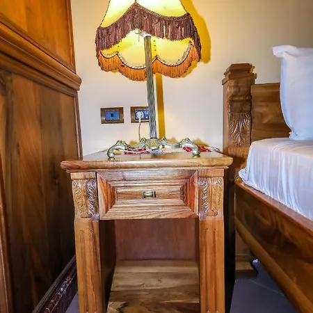 Brilant Antik Center 地拉那