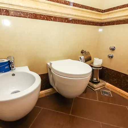 Brilant Antik Center 地拉那