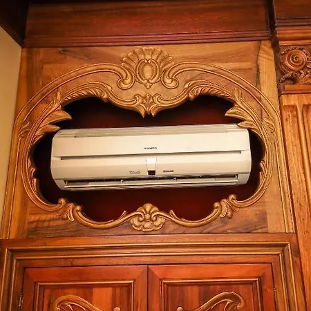 Hotell Brilant Antik Center Tirana