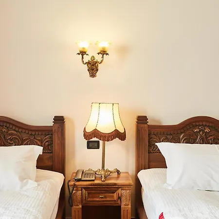 Brilant Antik Center Hotell 4*