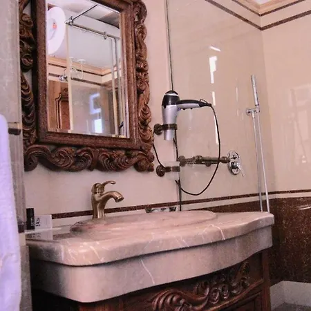 Brilant Antik Center Hotell 4*