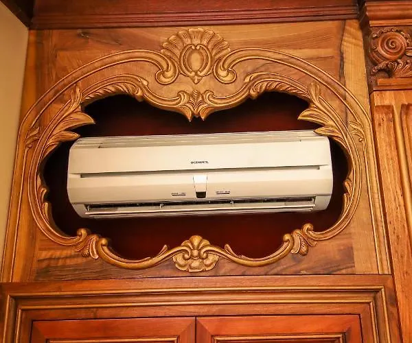 מלון Brilant Antik Center טיראנה