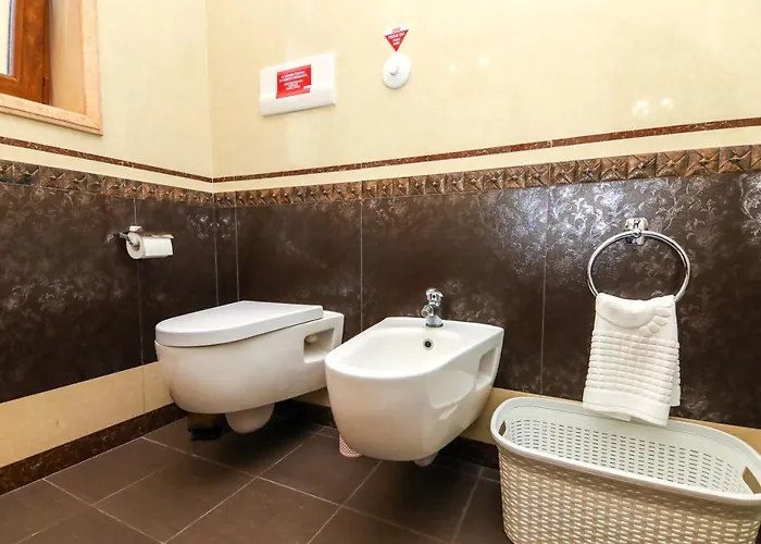 Brilant Antik Center מלון 4*