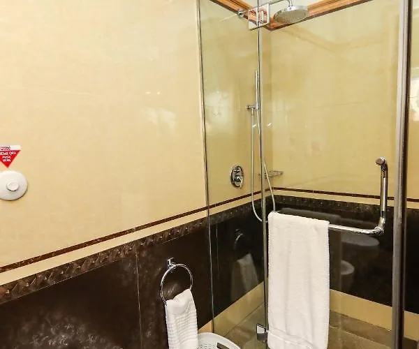 Brilant Antik Center מלון