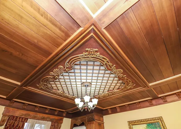 Brilant Antik Center מלון טיראנה