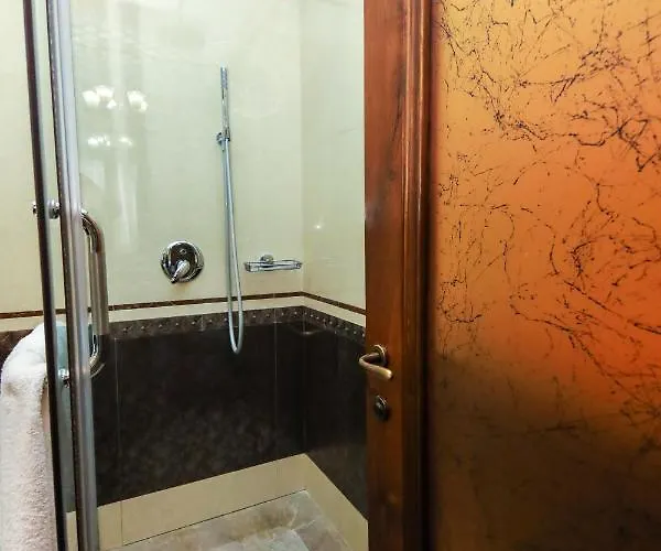 Brilant Antik Center מלון 4*