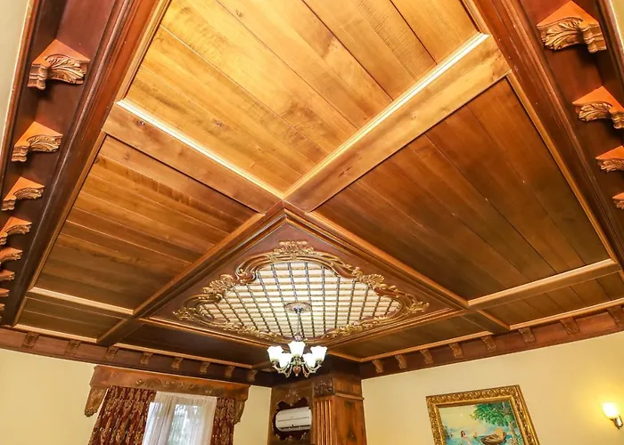 Brilant Antik Center טיראנה