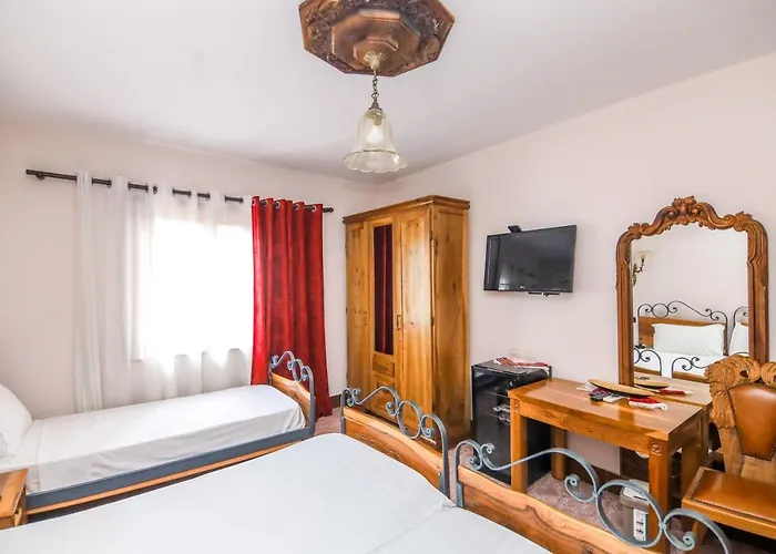 מלון Brilant Antik Center 4*