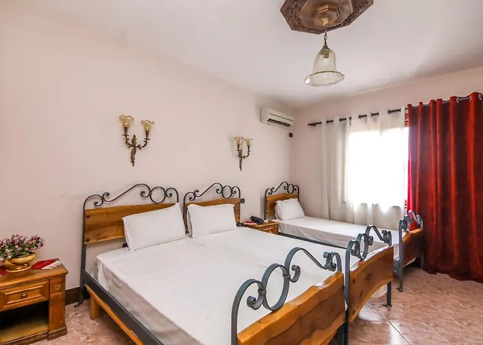 Brilant Antik Center מלון