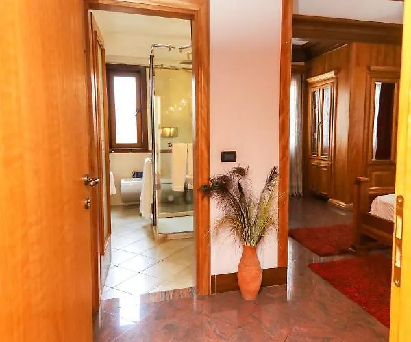 Brilant Antik Center 4* טיראנה