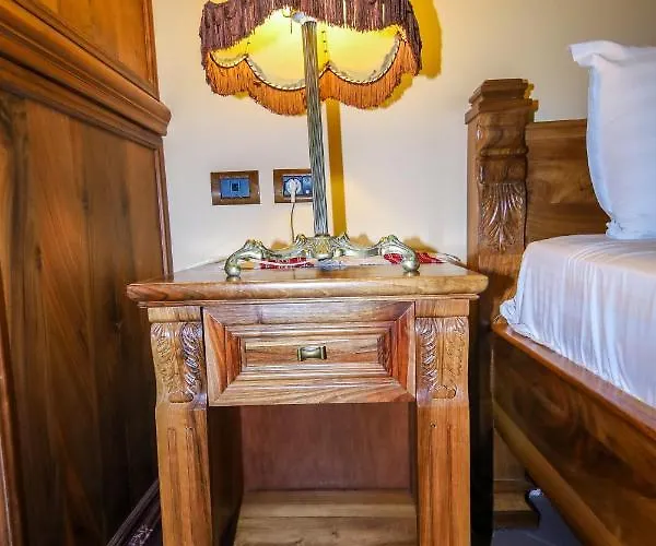 Brilant Antik Center טיראנה