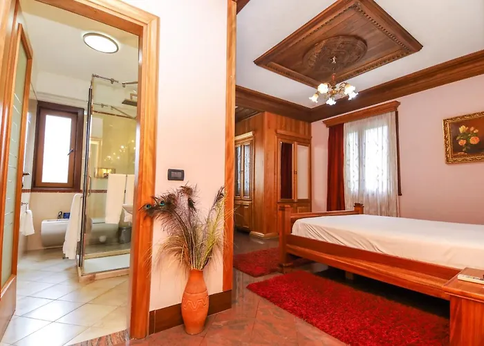 Brilant Antik Center מלון 4*