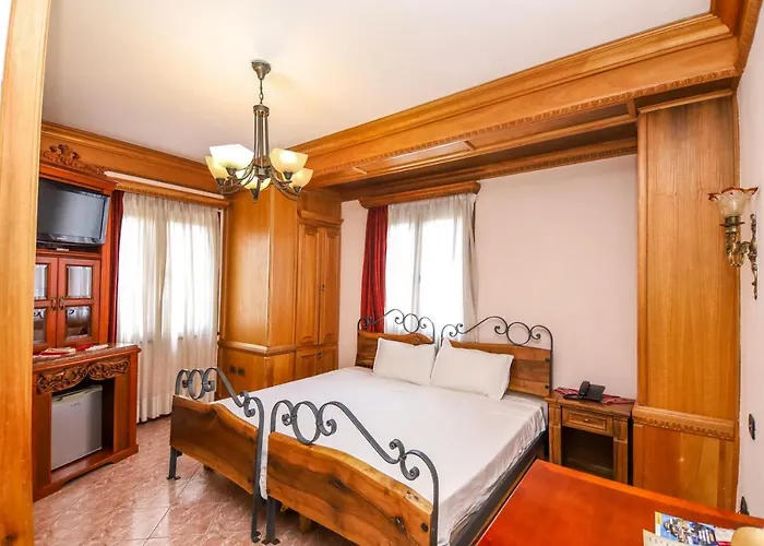 מלון Brilant Antik Center 4*