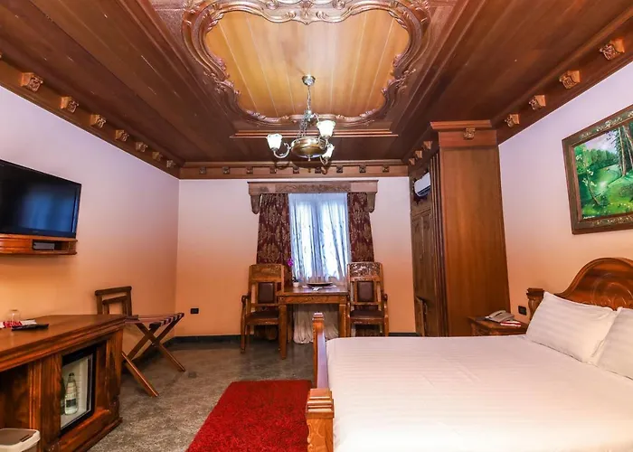 Brilant Antik Center טיראנה