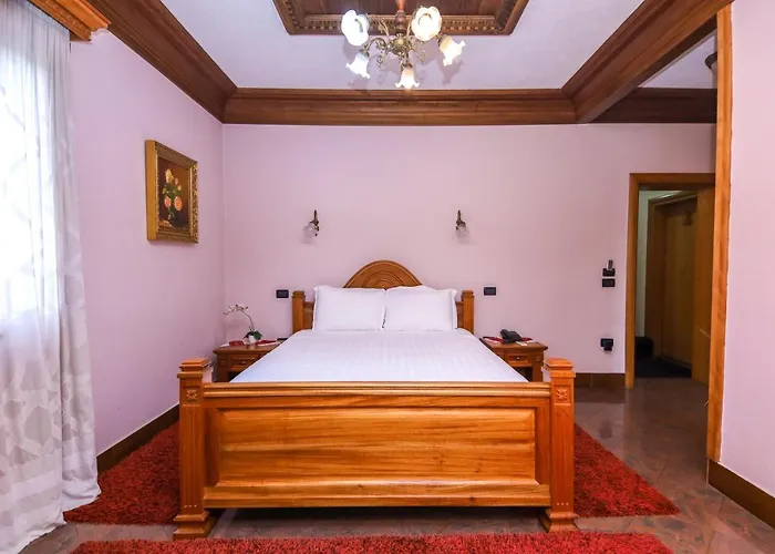 מלון Brilant Antik Center 4*