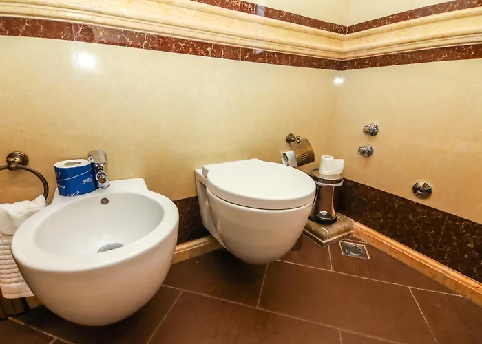 Brilant Antik Center טיראנה