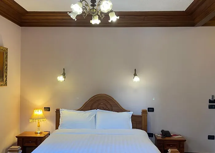 Brilant Antik Center 4*